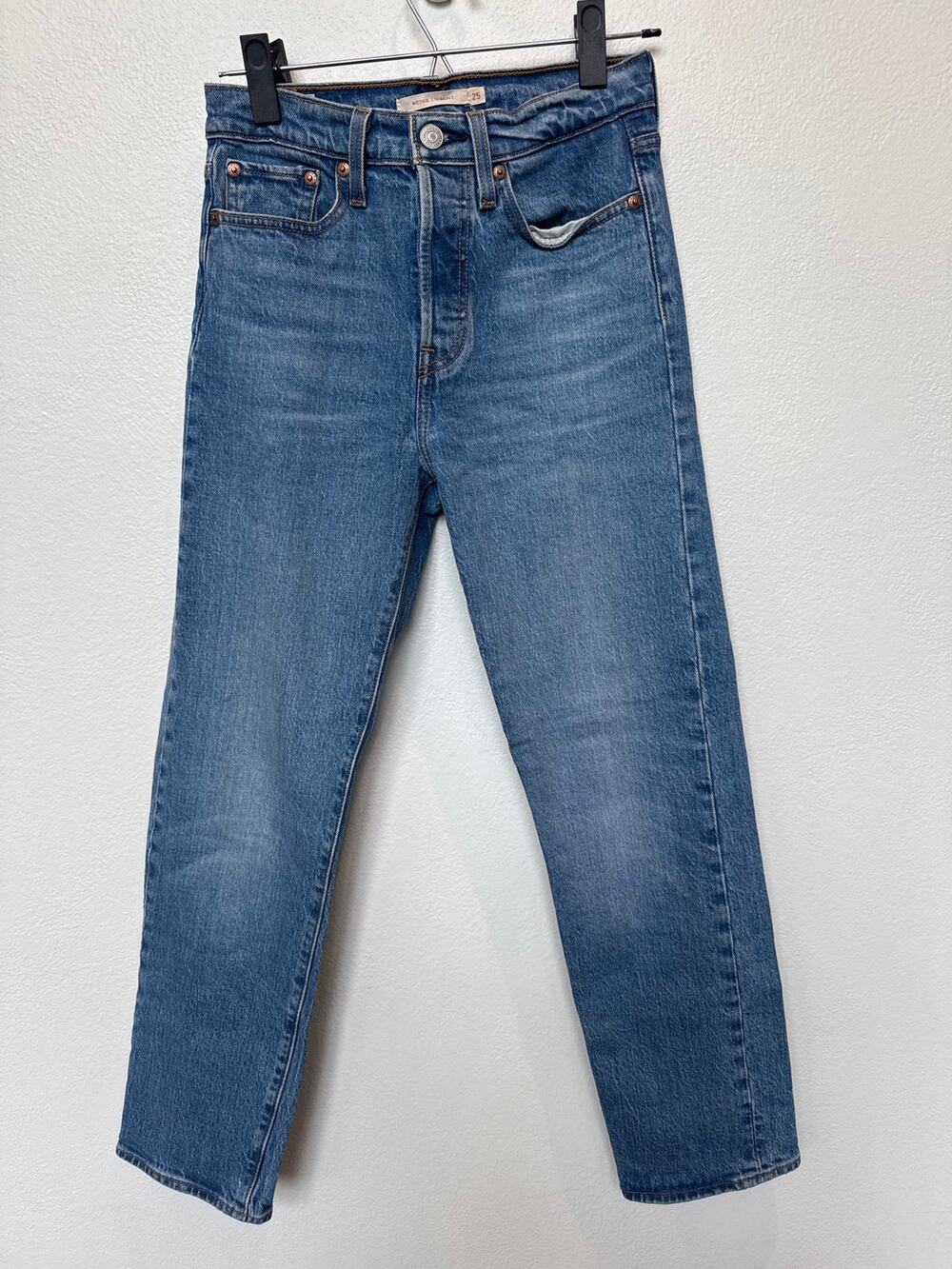 Levi’s Red Tab Wedgie Straight High Rise Jeans Medium Wash Blue Womens 25